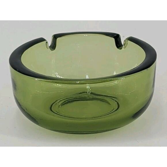 Vintage Mid Century Modern Green Glass Ashtray 3.75" Round 2 Slots - Picture 3 of 8